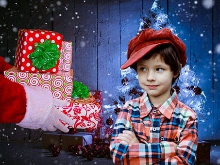 クリスマスと誕生日が近い子どもへのプレゼントとケーキはどうする 予算は こちブロ